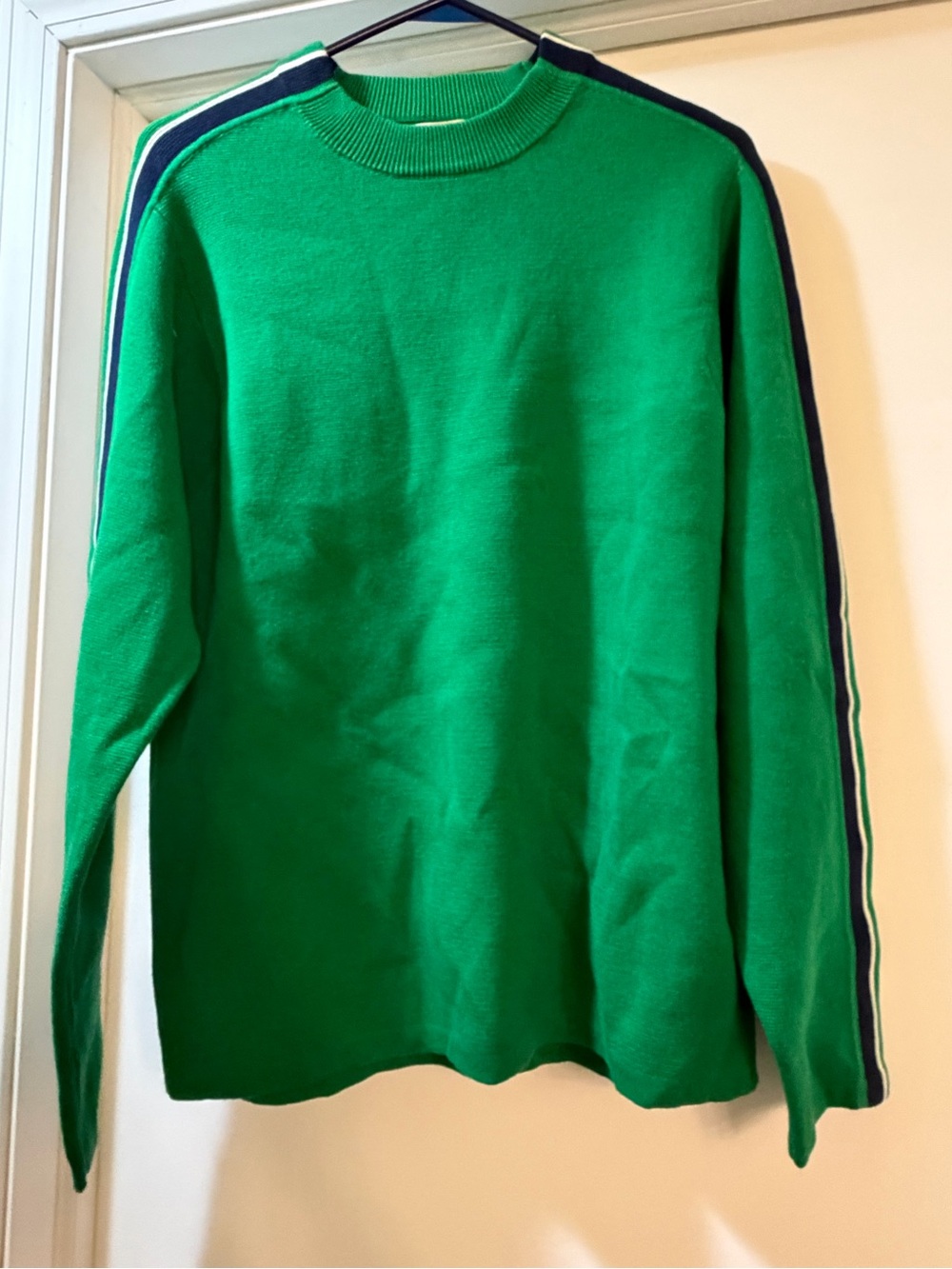 Vintage Green Crewneck Sweater with Contrast Shoulder Stripes